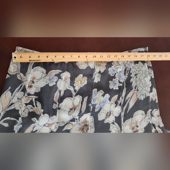 Armani Colleztione grey floral skirt size 12 - Picture 5 of 6
